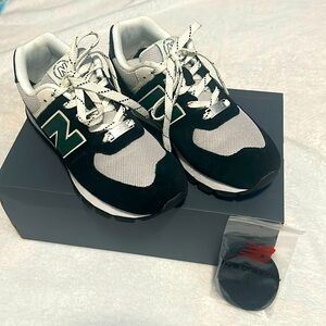 New never worn 574 new balances size youth 6 fits ladies 7.5/8